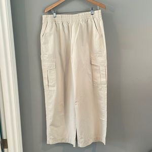 NWOT Abercrombie & Fitch Wide Leg Cargo Pants size L cream color